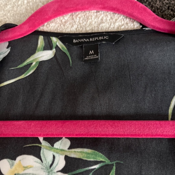 Sleeveless wrap top - Picture 5 of 6